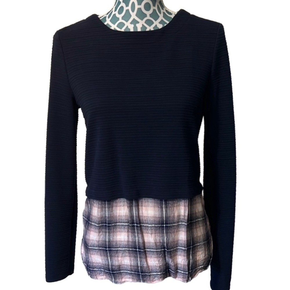 Romeo & Juliet Couture Navy Blue Long Sleeve Fitted Crop Sweater Blouse